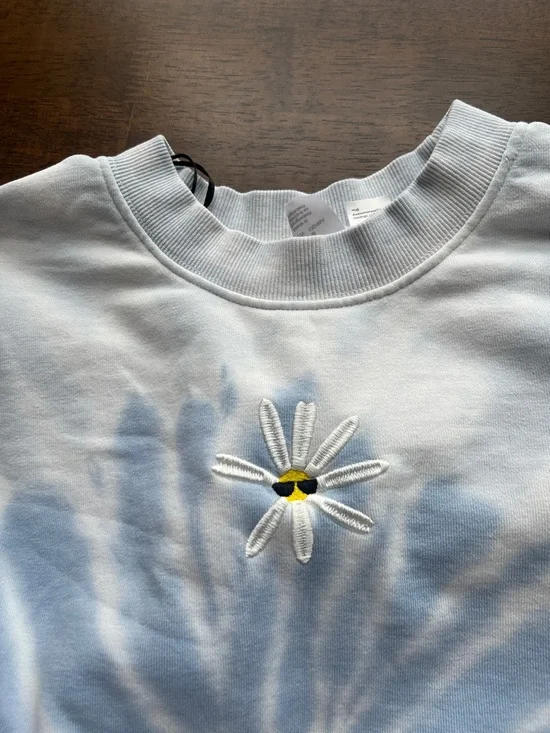 H&M-Netflix Women's Tie dyed Daisy Sweatshirt To all the boys I've loved before - Picture 1 of 5